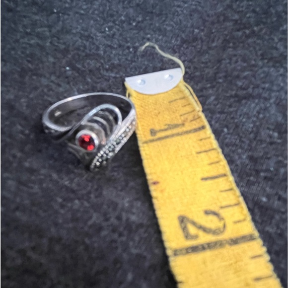 Sterling Silver Red Garnet and Marcasite Gemstone Ring size 7 1/2 - Picture 4 of 6